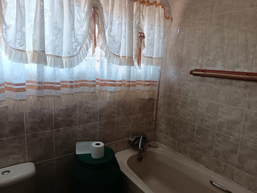 4 Bedroom Property for Sale in Minerva Gardens Northern Cape